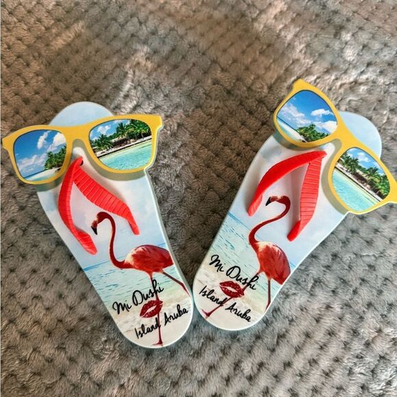 Flamingo Beach Flip Flops with Sunglasses Clips/ Towel Holders - Picture 1 of 3